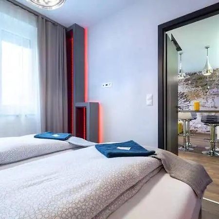 Appartamento Studio Apartman Budapest Sziveben Esterno foto