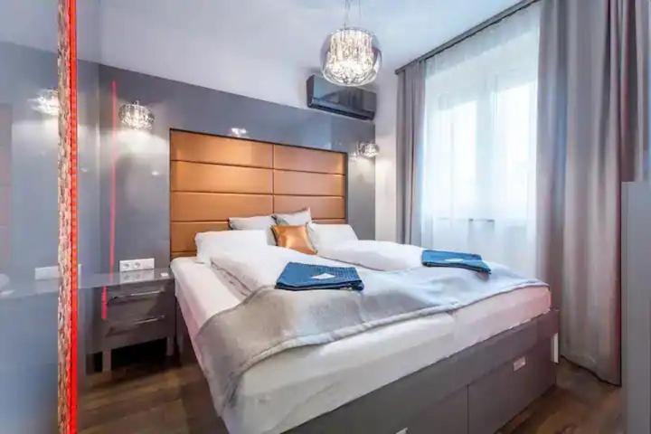 Appartamento Studio Apartman Budapest Sziveben Esterno foto