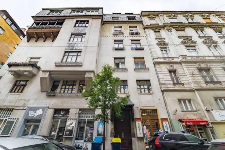 Appartamento Studio Apartman Budapest Sziveben Esterno foto